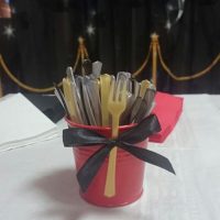Cubiertos decorativos para evento temático