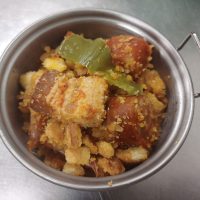 Guiso tradicional servido en cazuela